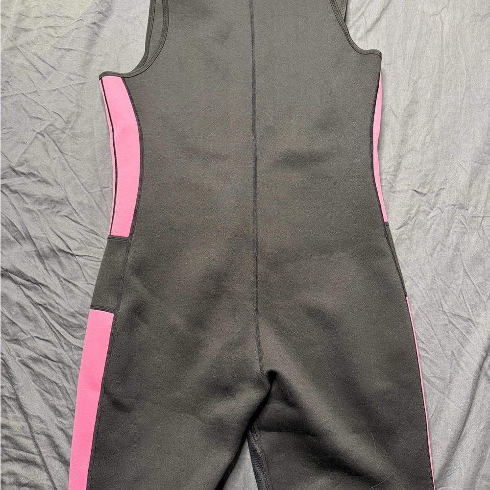 Chic Sleeveless Sauna Suit with Pink Accents - Picture 4 of 4